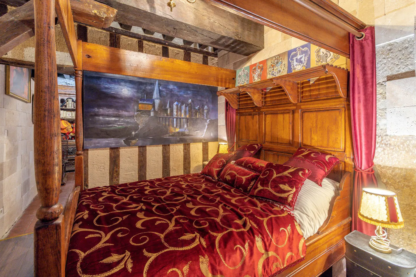 The room has Hogwarts' vibe
