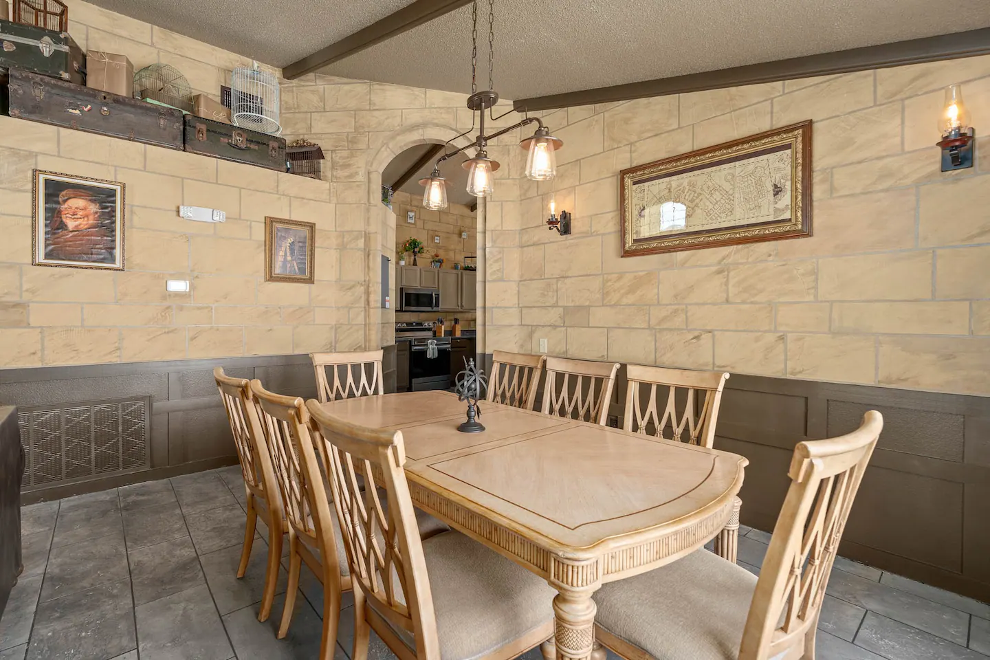 Dining accommodations for 8.