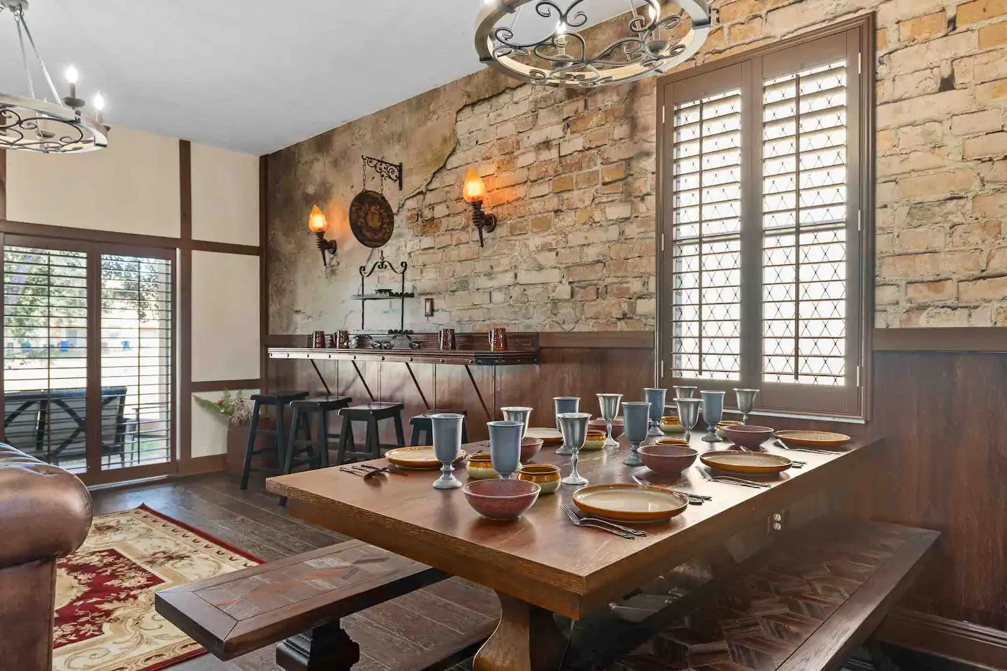 The dining room at the Leaky Cauldron.