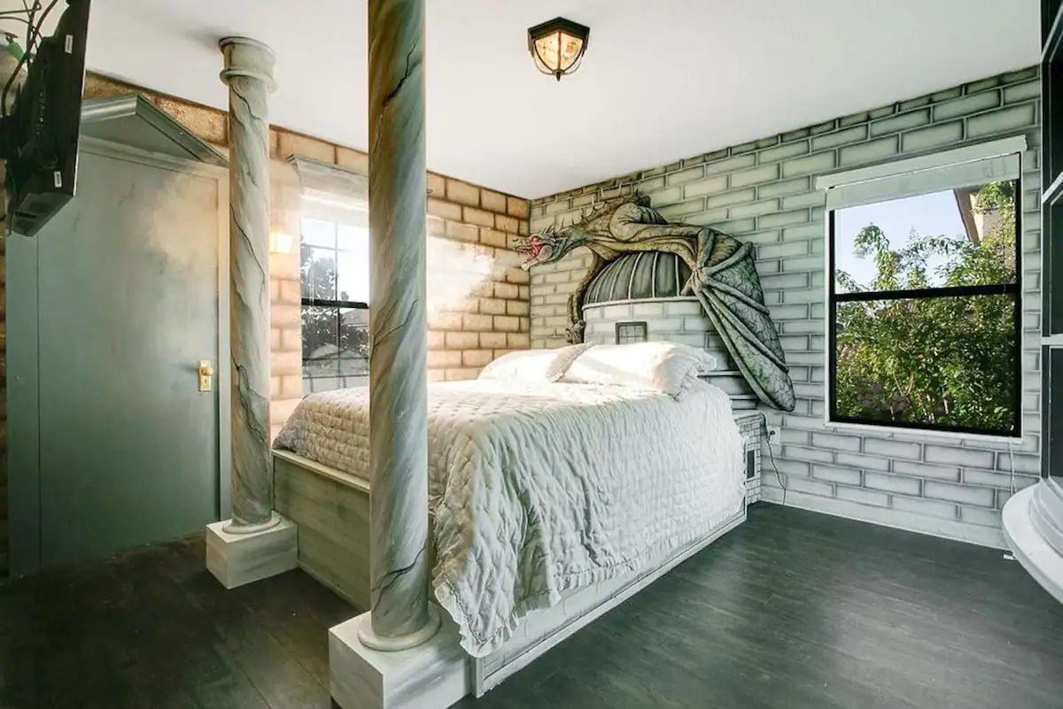 Second floor | Queen Bed | Private Bathroom