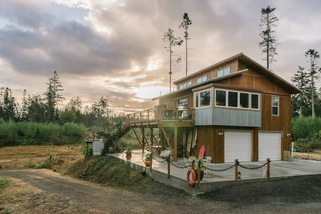 Pet-Friendly Airbnb In Washington Amazing view of the house at sunrise
