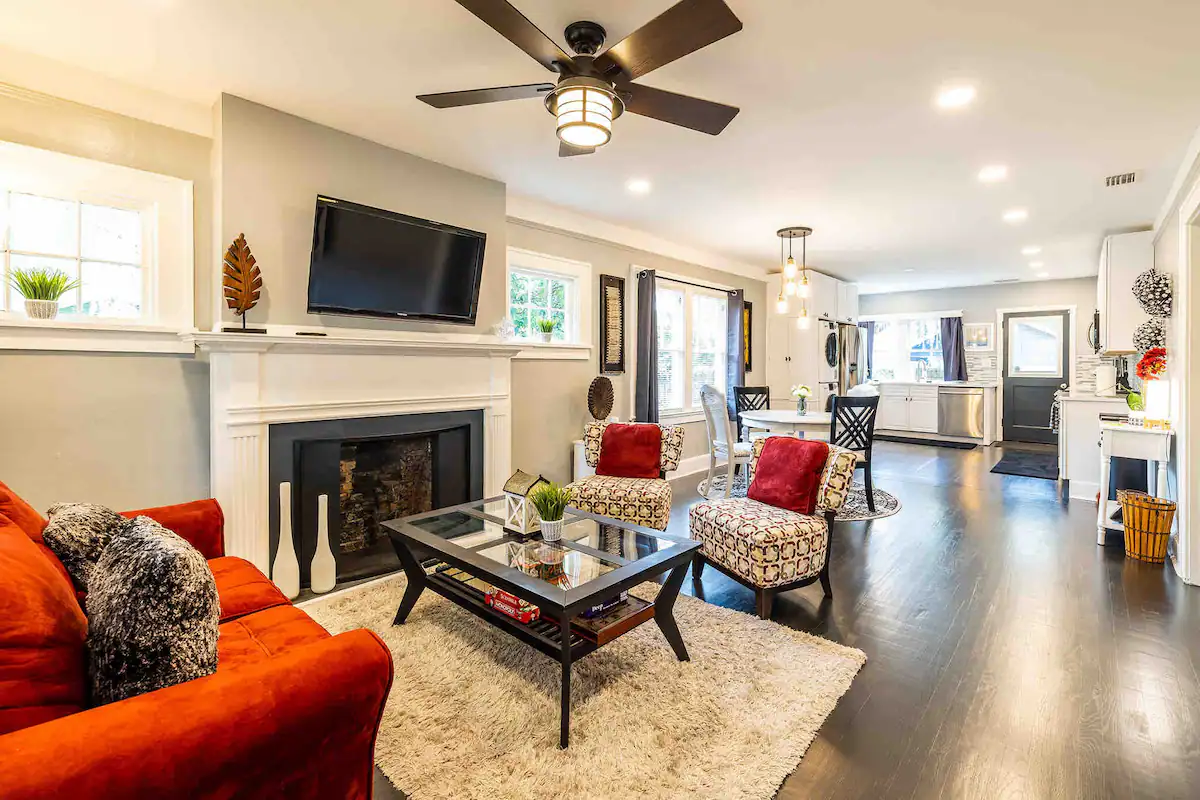 Cozy and relaxing living room.