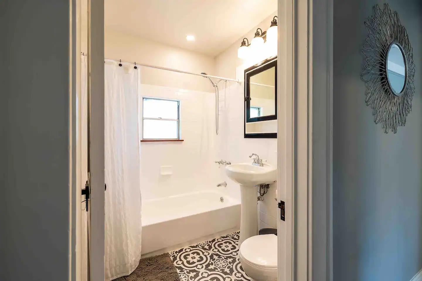 Fully-equipped bathroom