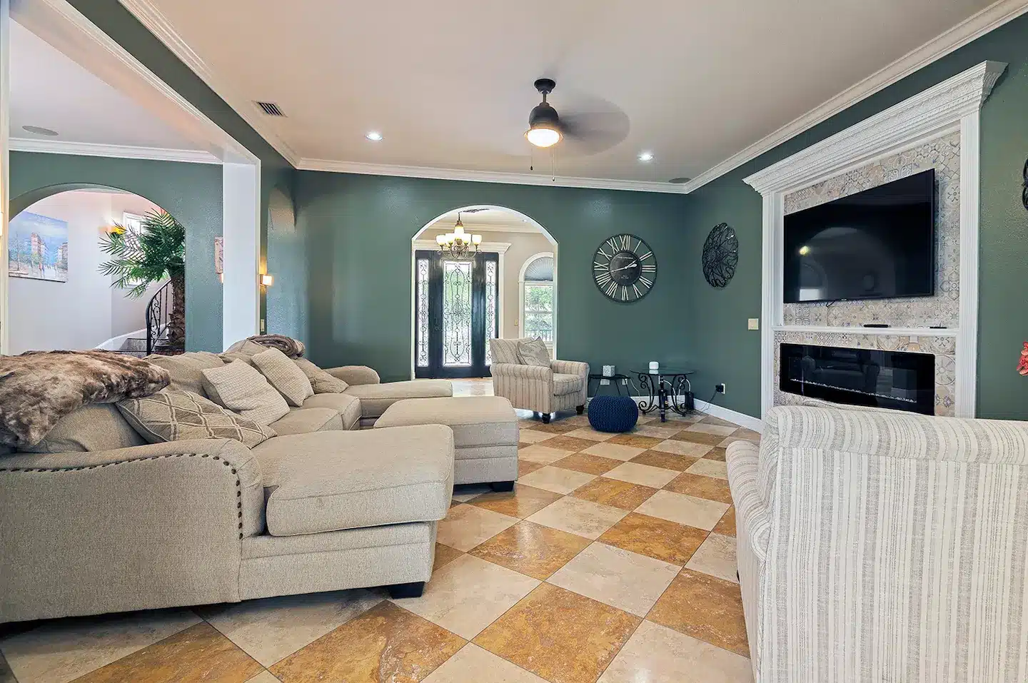 Entertainment/Living Area