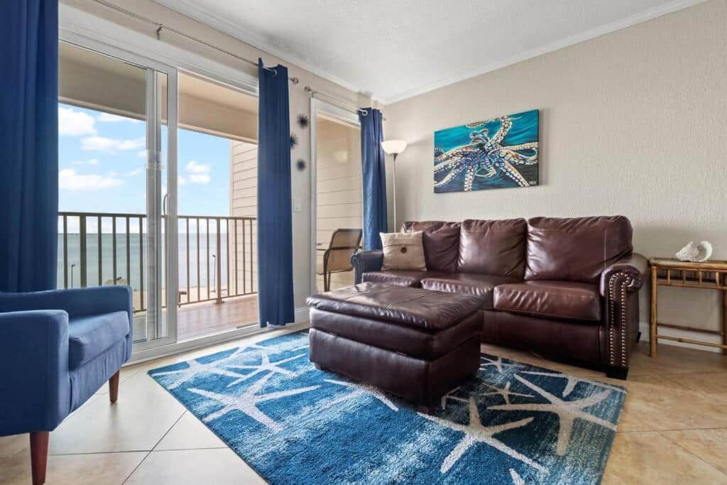 Living room with a flat-screen TV