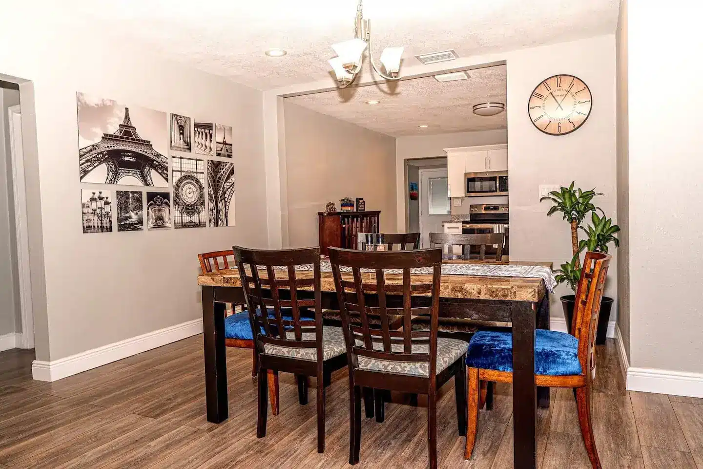 Spacious dining area for large groups