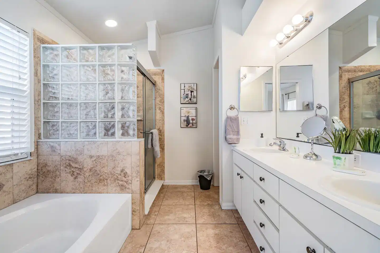 Fully-equipped bathroom.