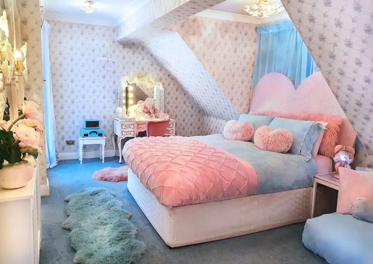 Very cute and chic vibes in the Sweetheart Room.