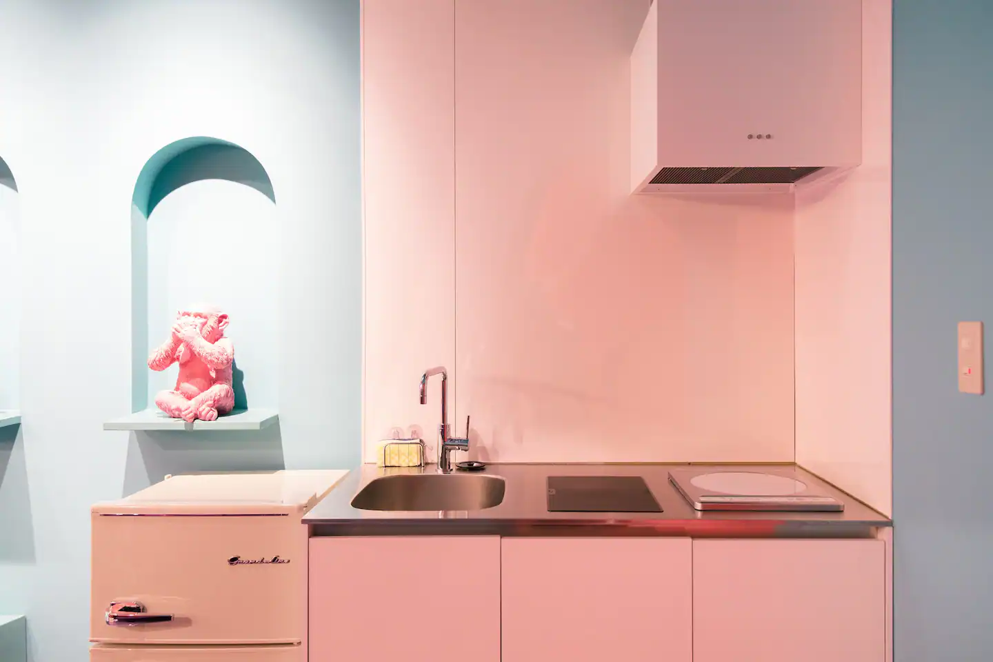 A simple kitchen.