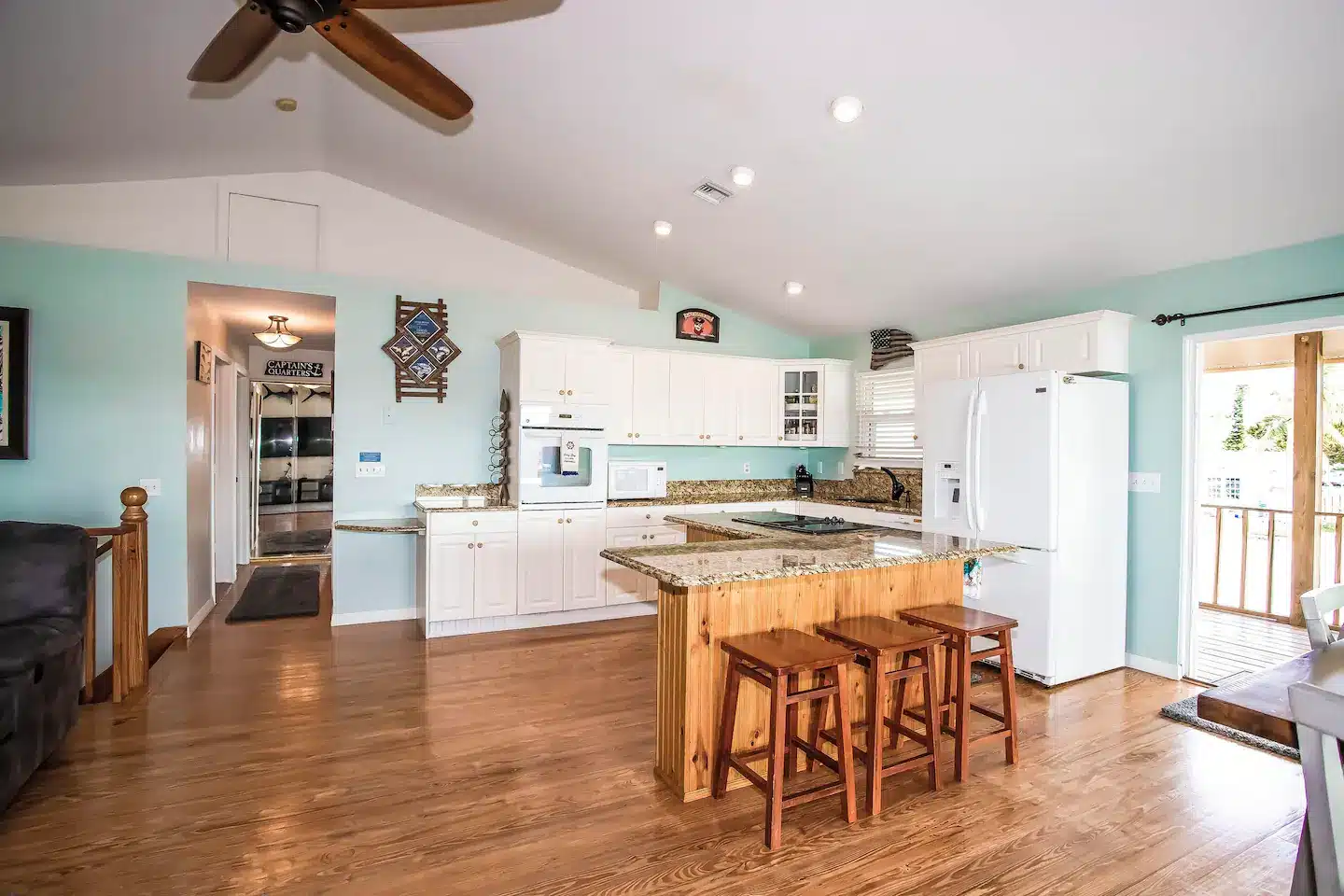 Has a well-equipped kitchen if you want to cook