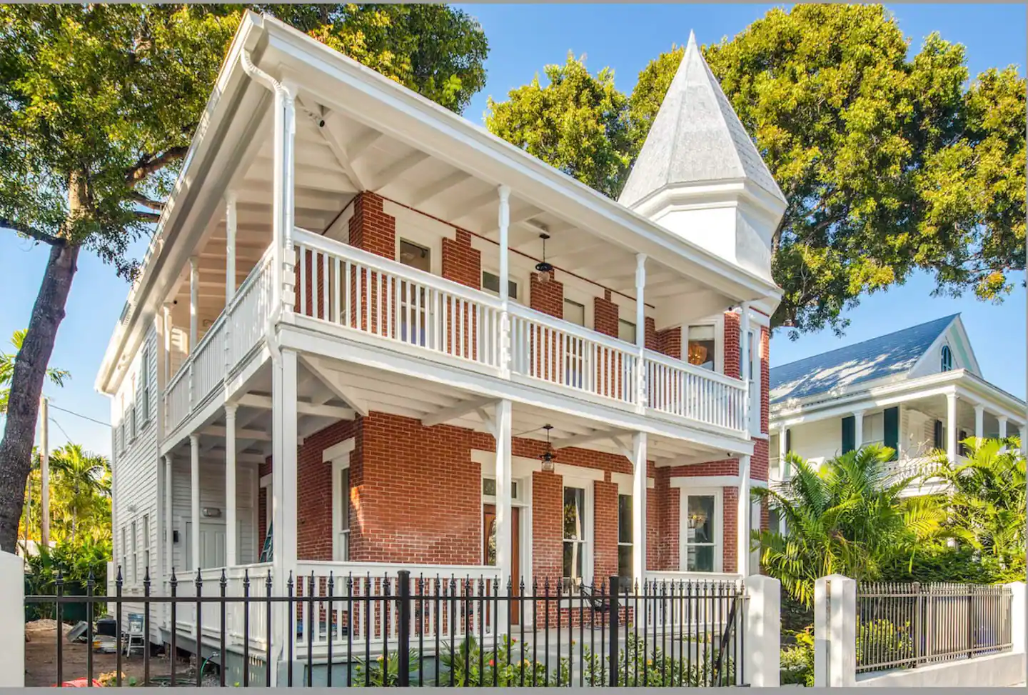 The Grand Maloney Hotel includes 6 individually designed guest rooms.