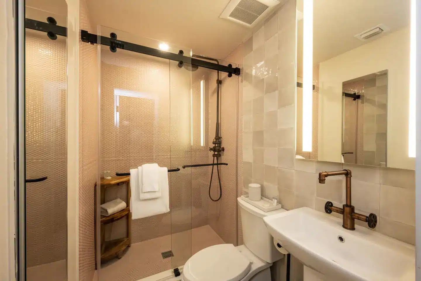 Room 1 - Full Bathroom
