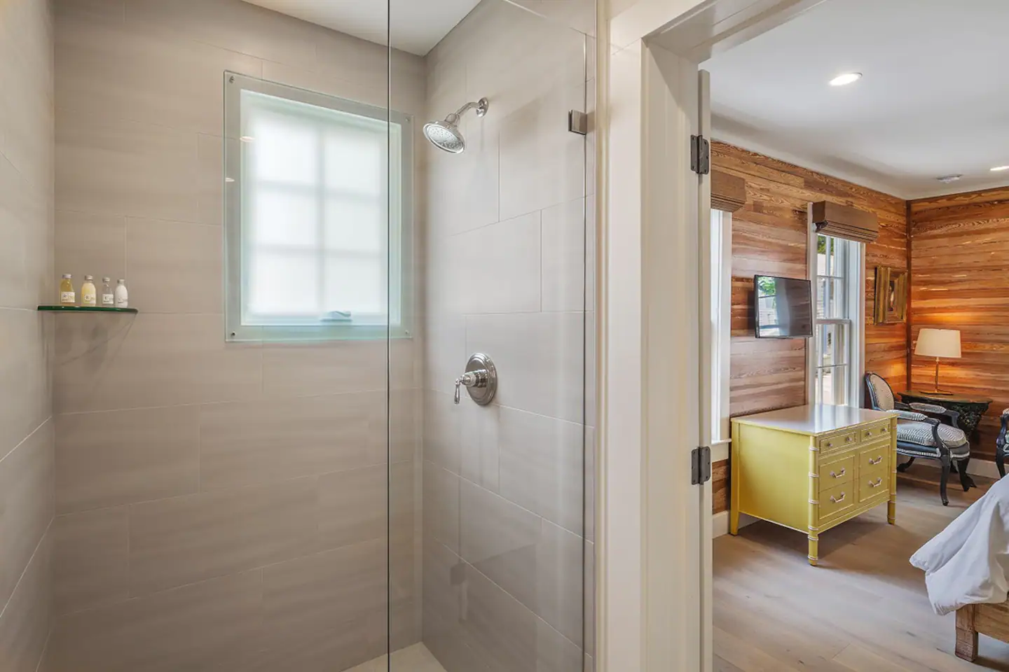 Each bedrooms with their own ensuite bathroom.