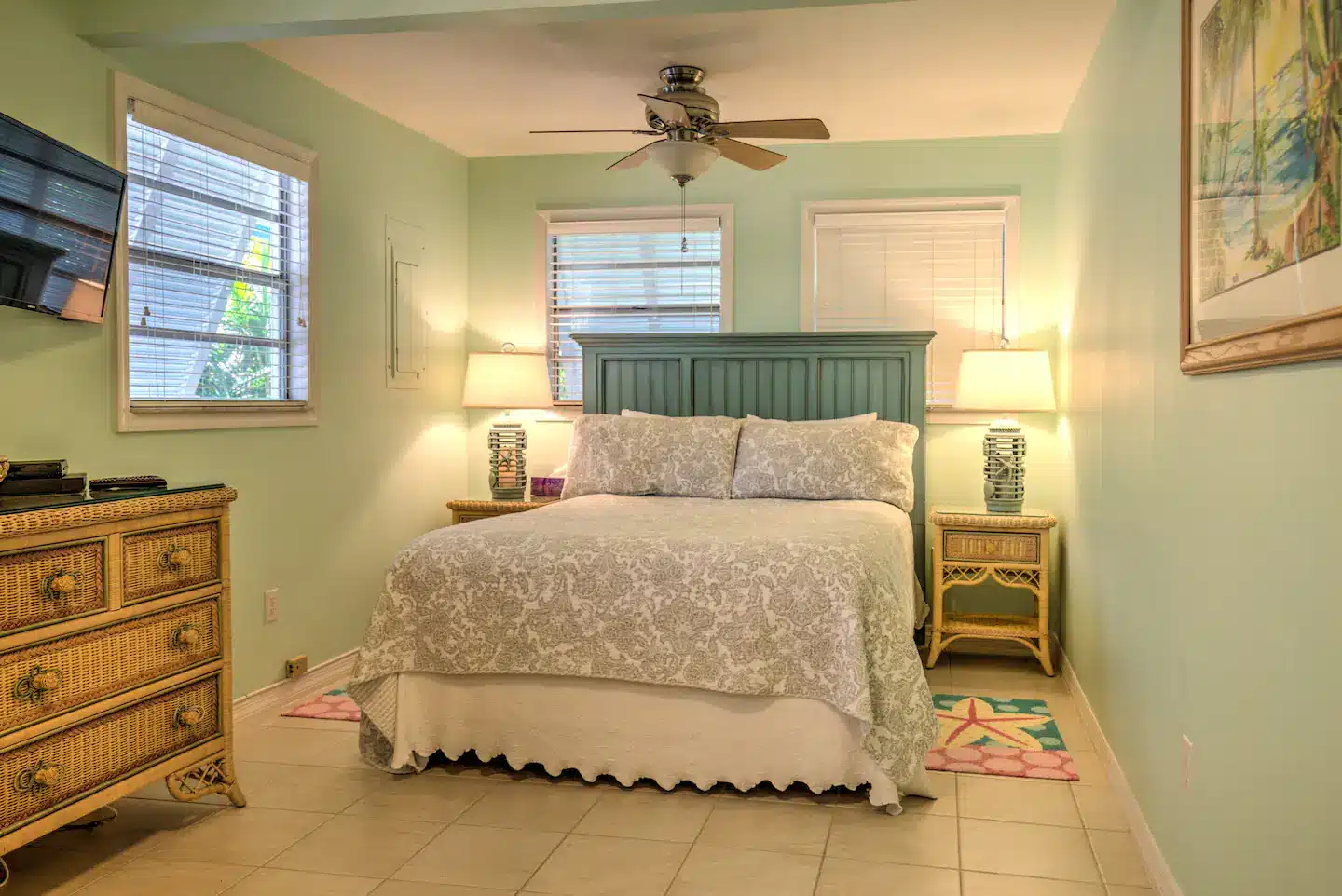Queen size guest bedroom with private bath.