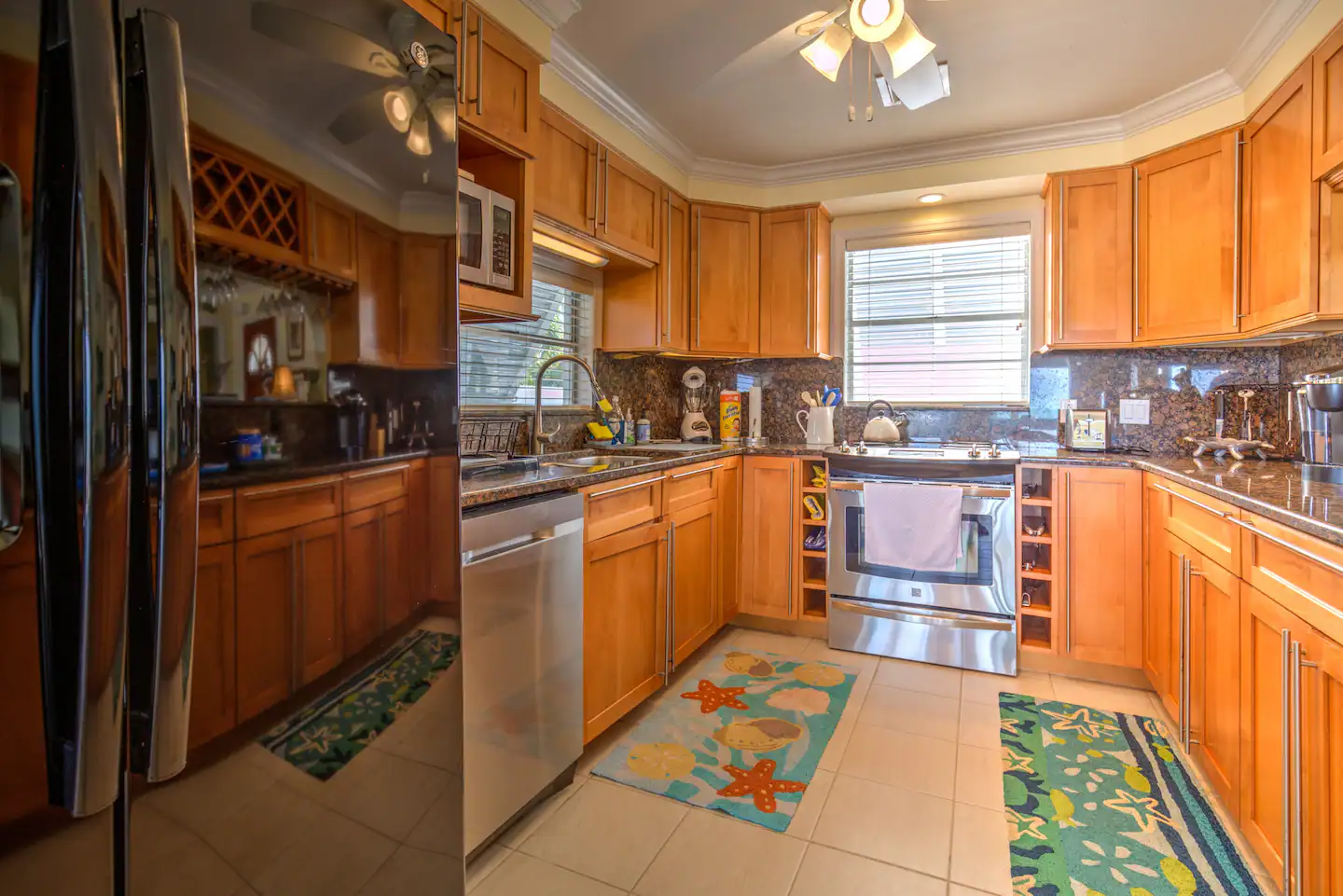 Kitchen with bar